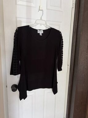 Woman’s sz 12 Joseph Ribkoff Black Top Exc
